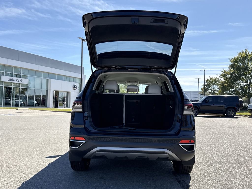 Used 2025 Volkswagen Taos SE image 21