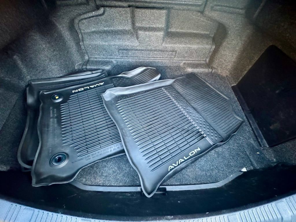 Used 2016 Toyota Avalon XLE Plus image 10