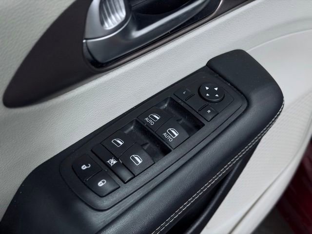 Used 2023 Chrysler Voyager LX FWD image 15