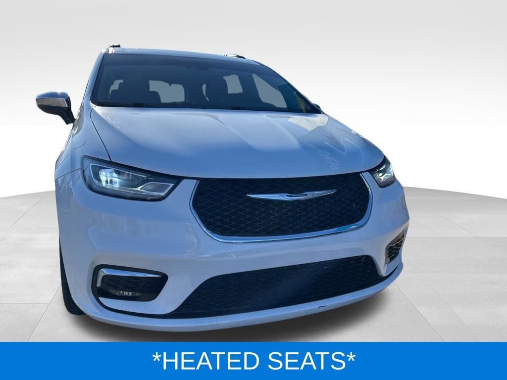 Used 2023 Chrysler Pacifica Limited w/ Uconnect Theater Family Group AWD/4WD image 5