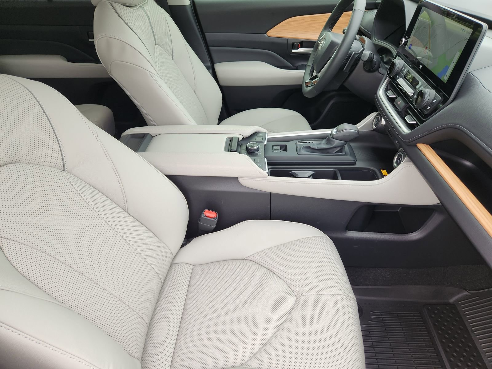 Used 2025 Toyota Grand Highlander AWD image 17