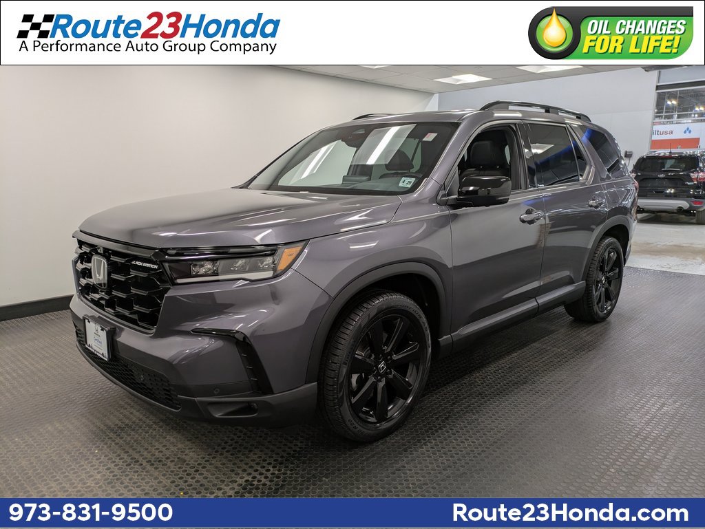 Used 2025 Honda Pilot Black Edition image 1