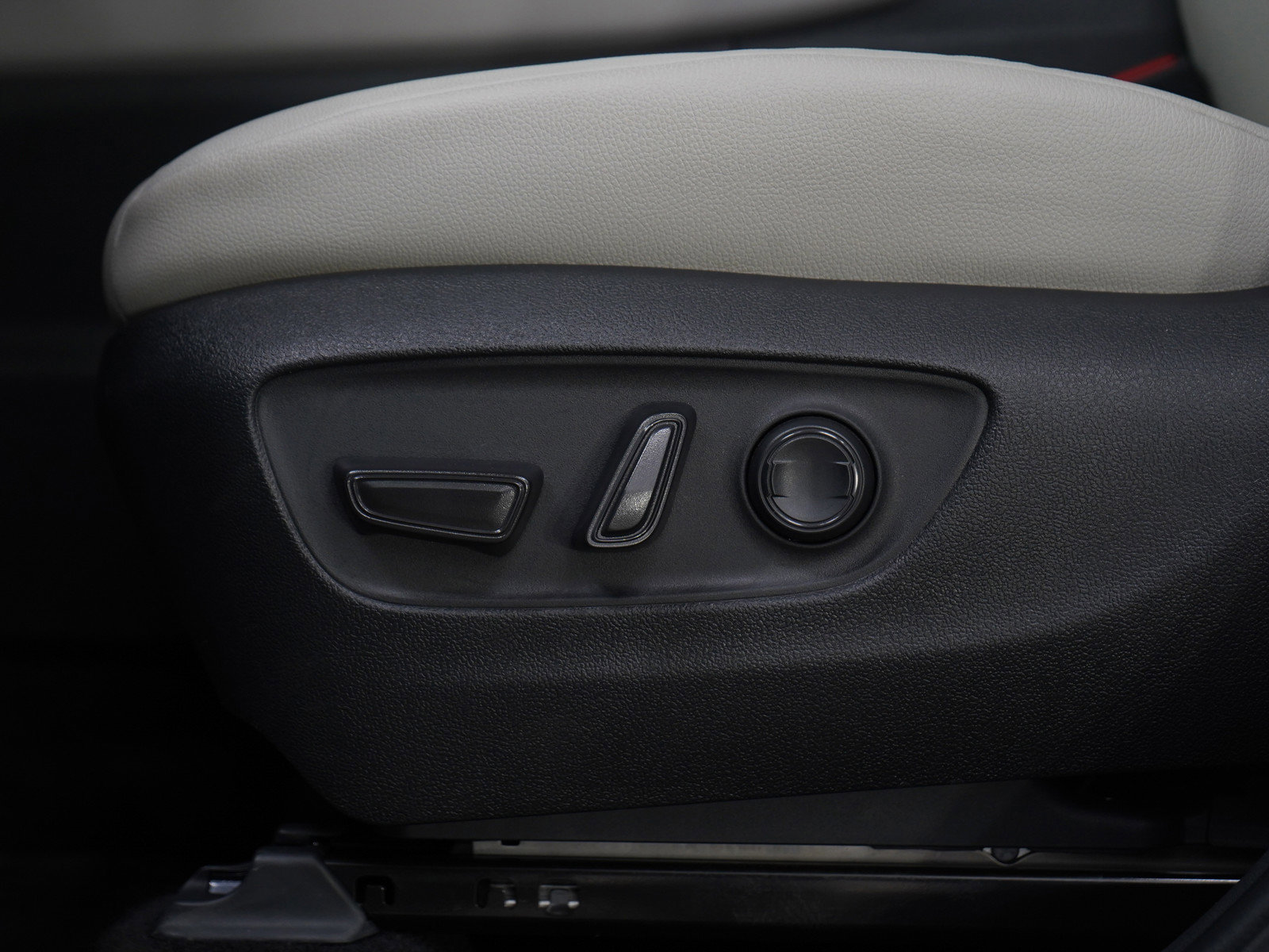 Used 2025 Toyota Grand Highlander AWD Hybrid image 24