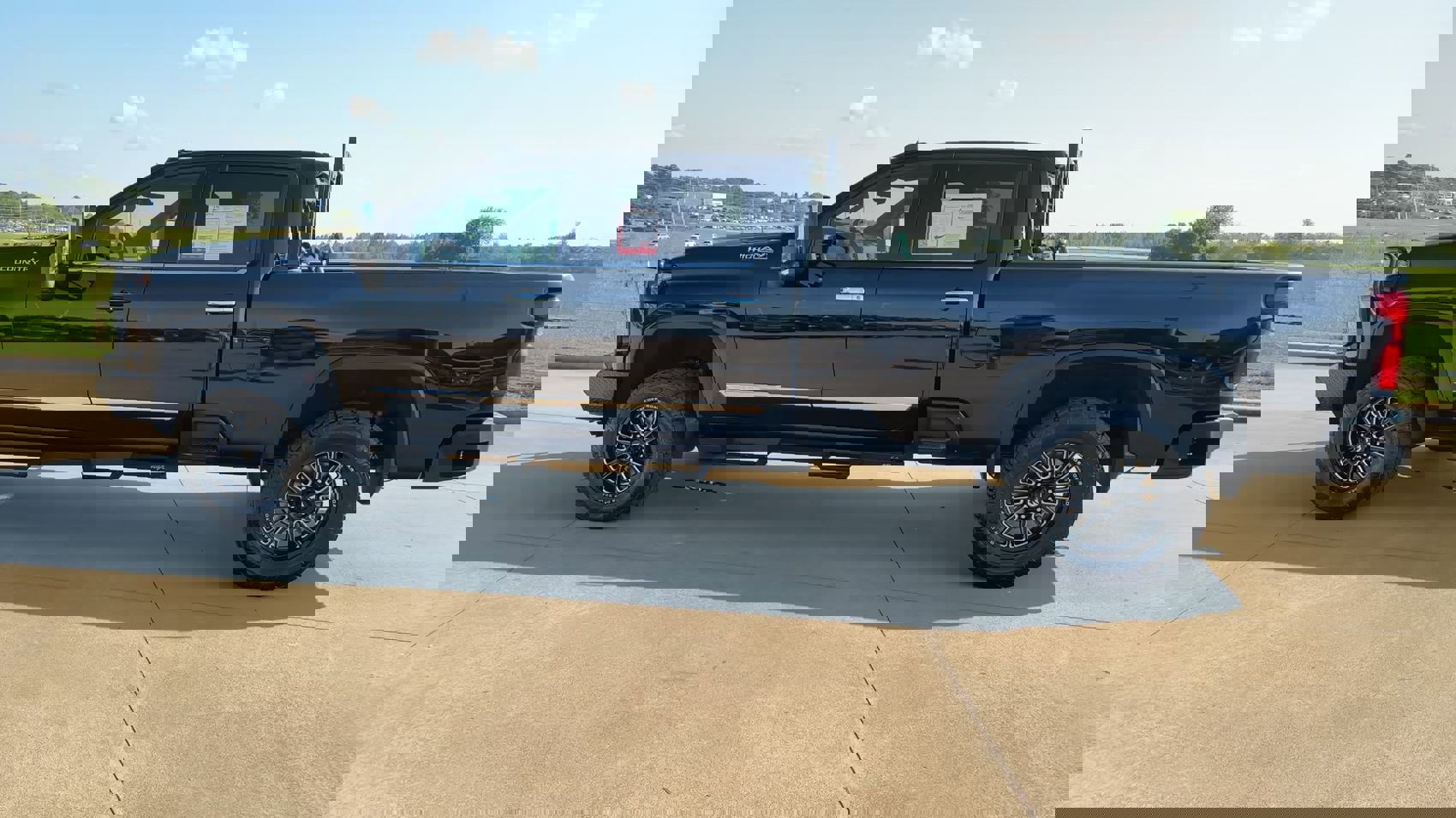 Used 2024 Chevrolet Silverado 3500 High Country w/ High Country Premium Package image 5