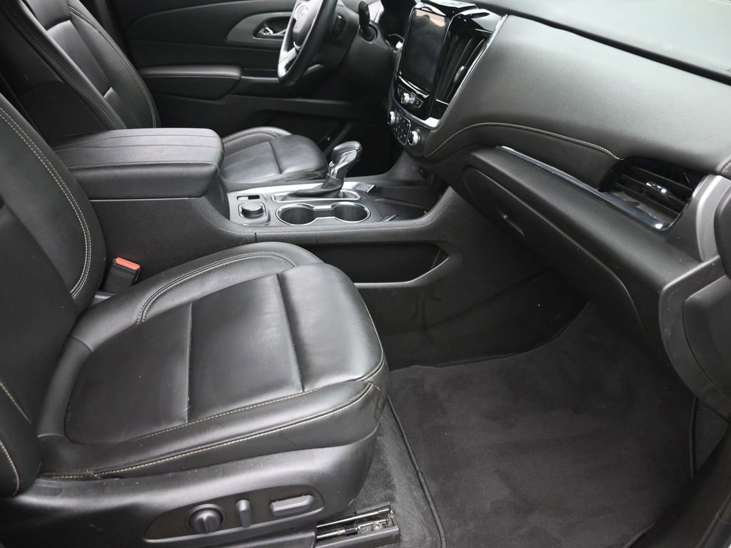 Used 2023 Chevrolet Traverse LT w/ Rear Camera Mirror Package image 7