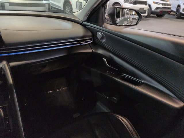 Used 2025 Hyundai Elantra SEL FWD image 15