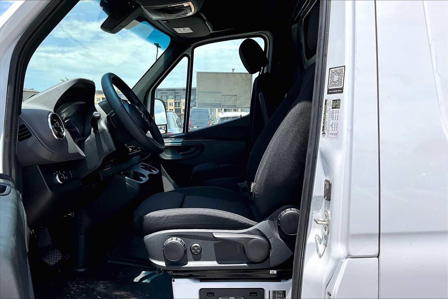 New 2025 Mercedes-Benz Sprinter 2500 image 9