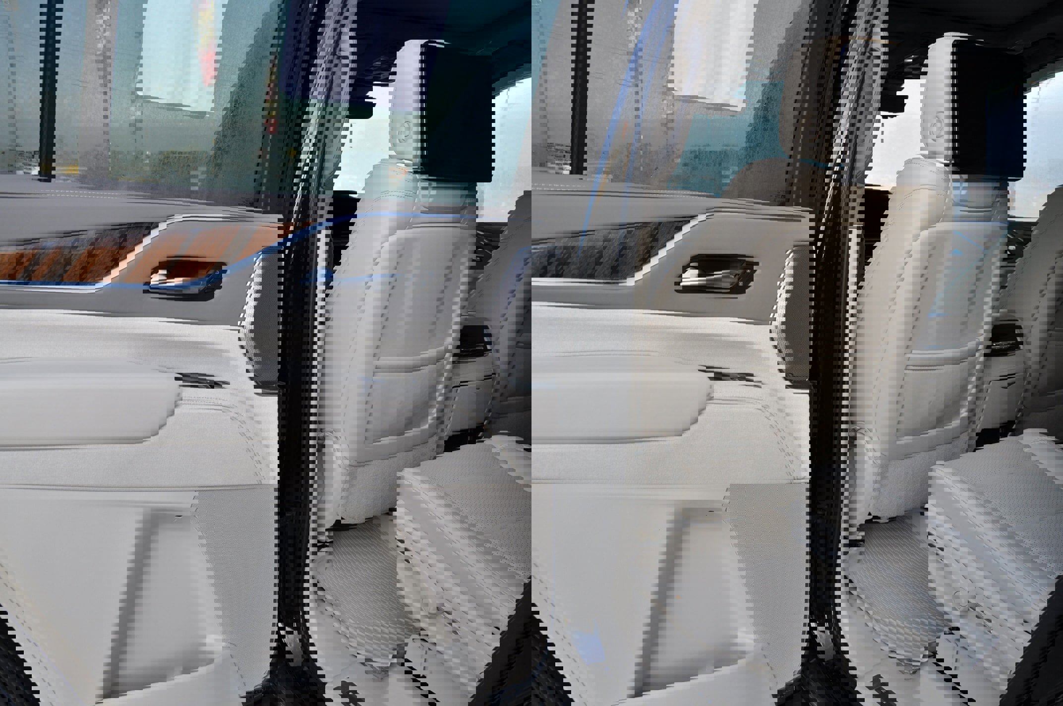 Used 2021 Cadillac Escalade Premium Luxury Platinum image 13