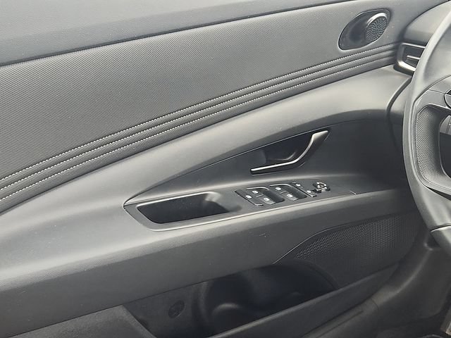 Used 2025 Hyundai Elantra Sport w/ Cargo Package FWD image 13