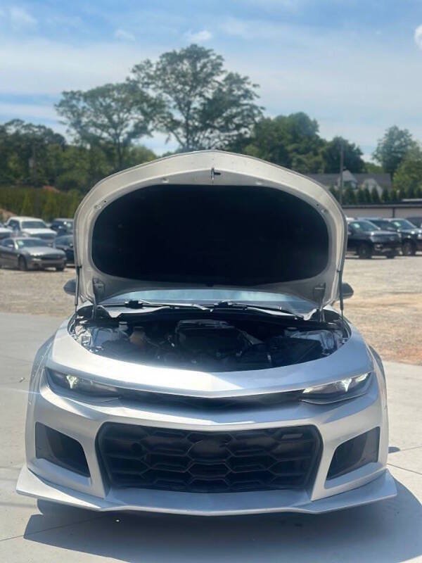 Used 2019 Chevrolet Camaro LT RWD image 9