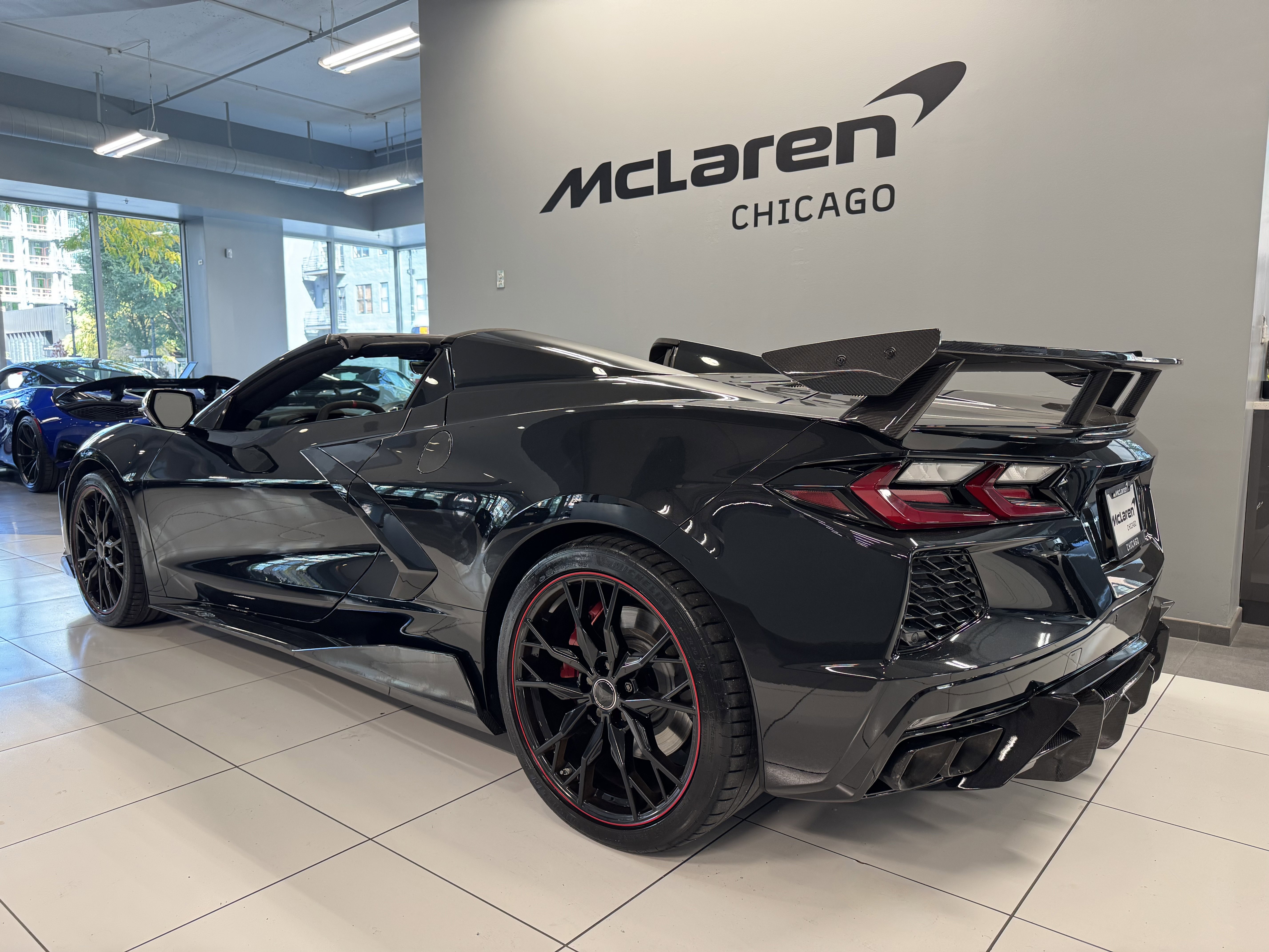 Used 2023 Chevrolet Corvette Stingray Premium Conv w/ Z51 Performance Package image 3