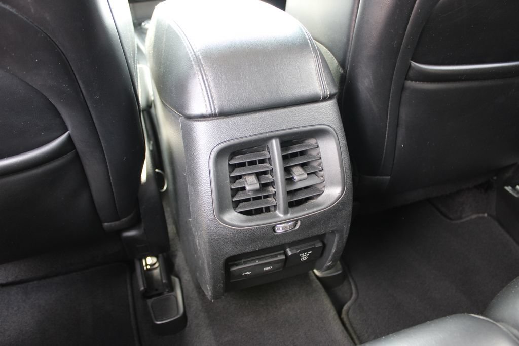 Used 2019 Jeep Cherokee Limited w/ Luxury Group AWD/4WD image 43