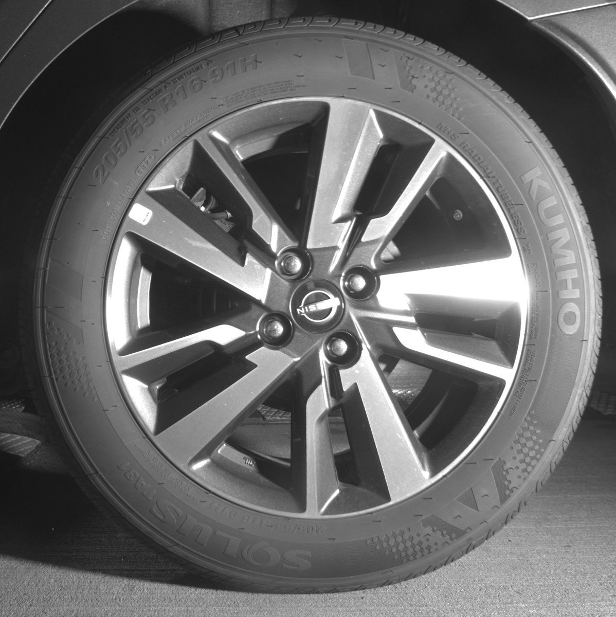 Used 2025 Nissan Versa SV image 14