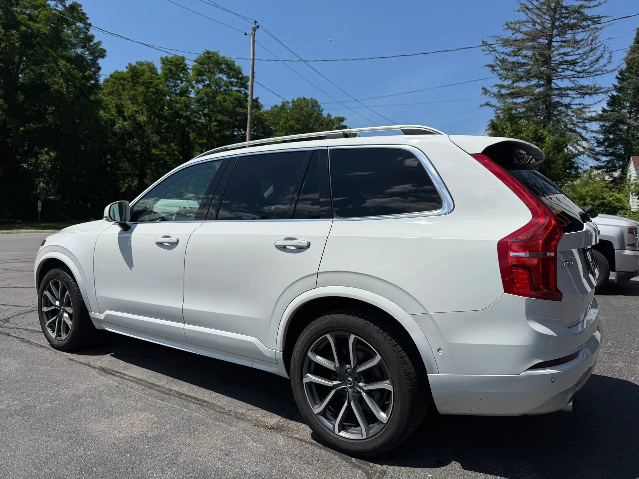 Used 2019 Volvo XC90 T5 Momentum w/ Advanced Package AWD/4WD image 4
