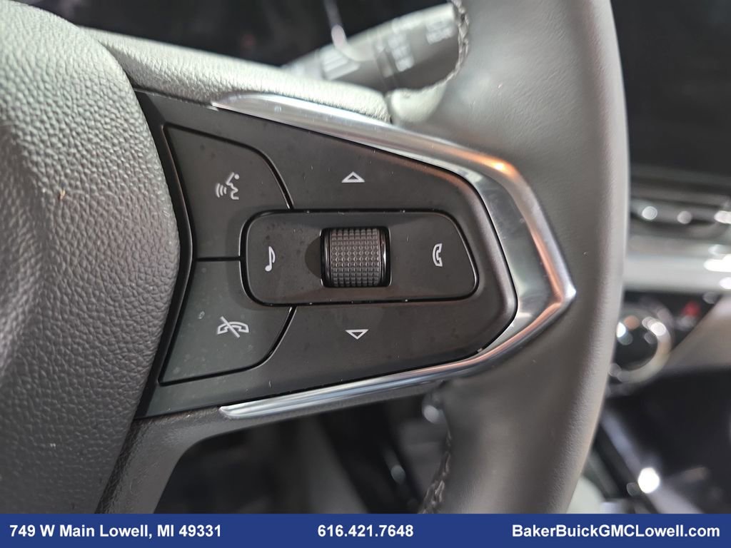 Used 2025 Chevrolet Trax LT w/ LT Convenience Package image 17