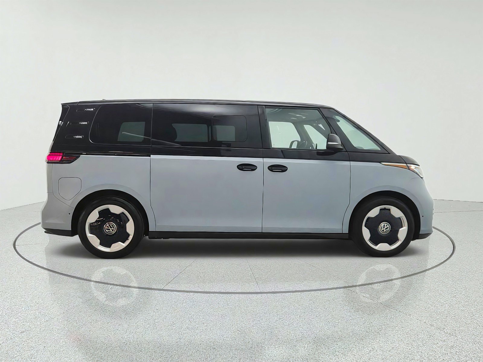 Used 2025 Volkswagen ID. Buzz Pro S RWD image 4