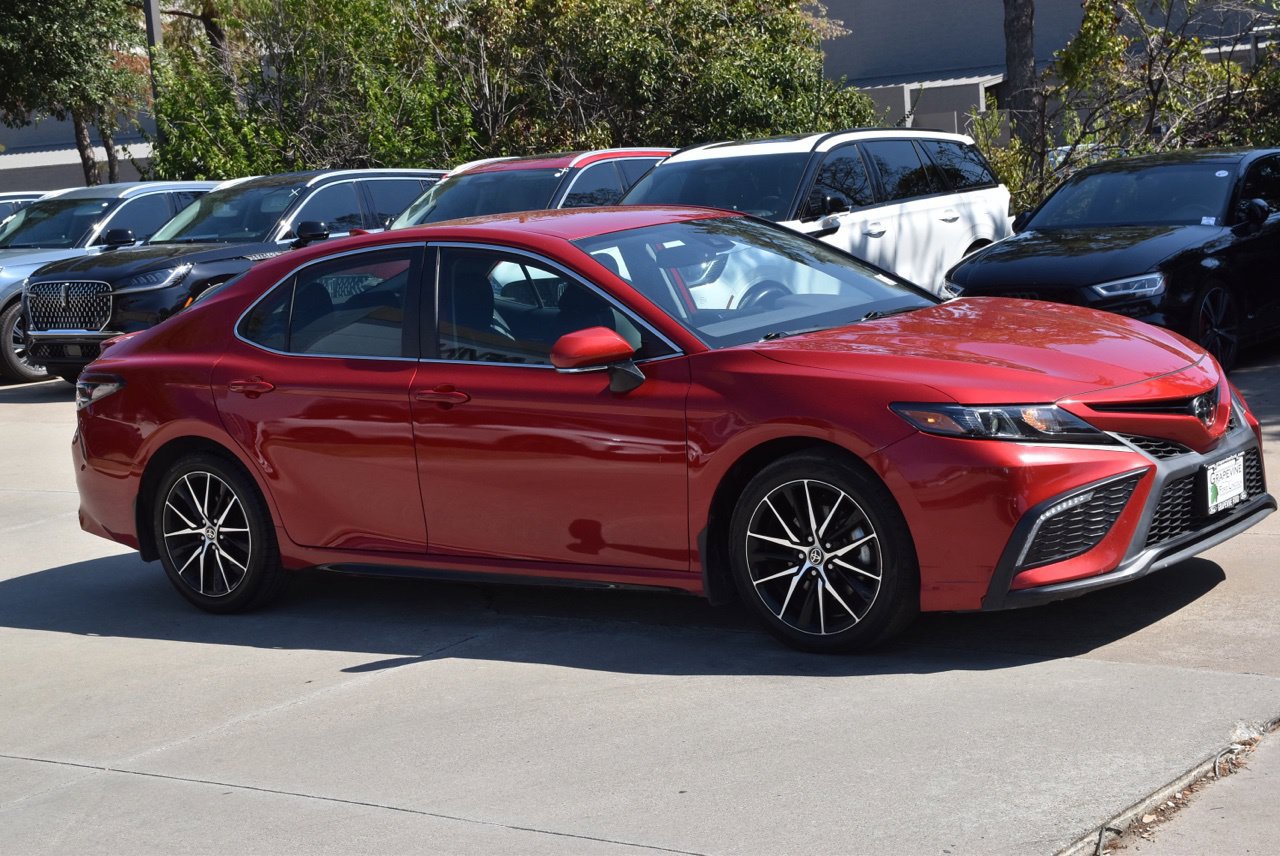 Used 2022 Toyota Camry SE w/ Convenience Package FWD image 5