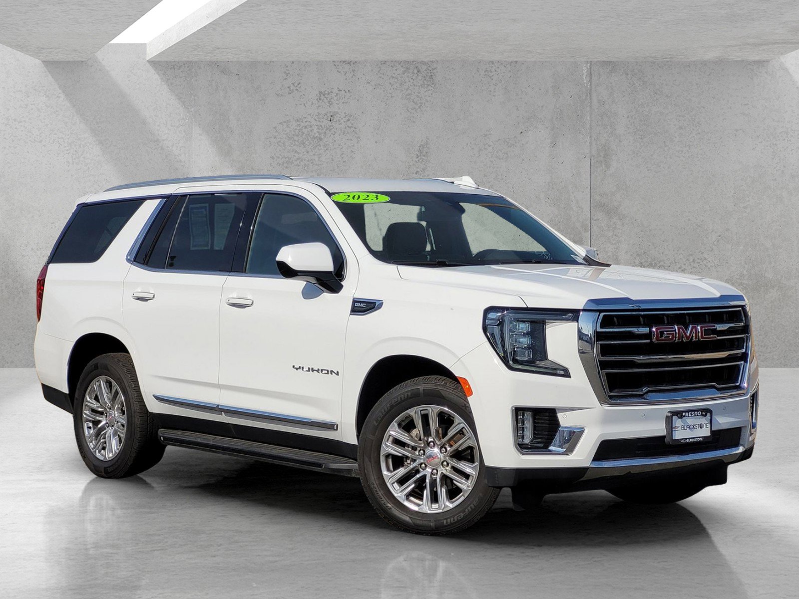 Used 2023 GMC Yukon SLT image 1