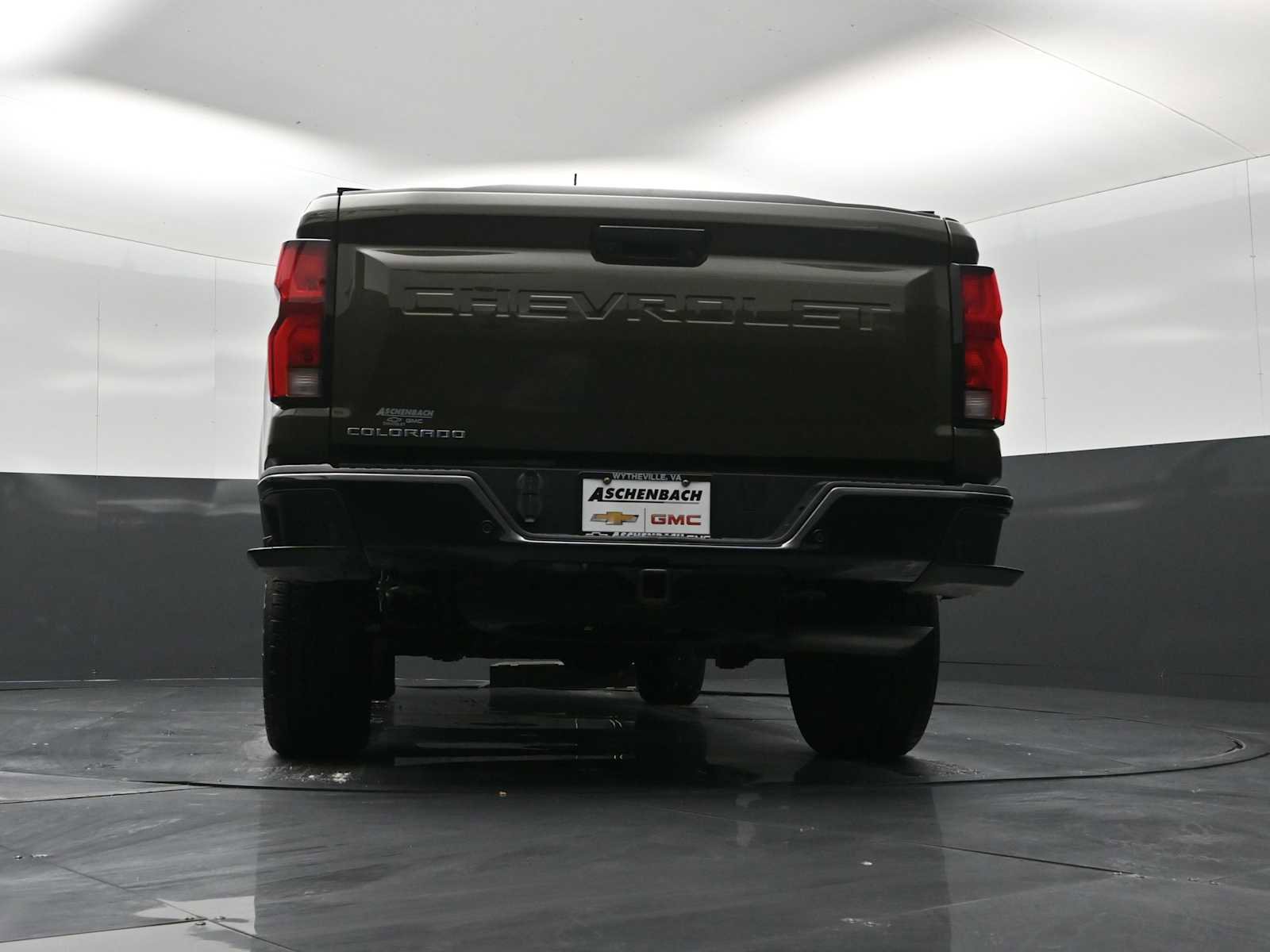 Used 2024 Chevrolet Colorado Z71 w/ Z71 Convenience Package 2 image 24