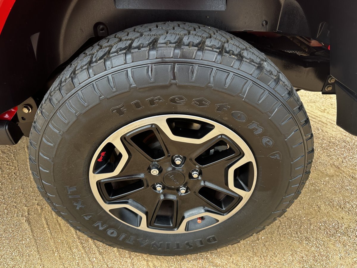 Used 2015 Jeep Wrangler Unlimited Rubicon AWD/4WD image 14