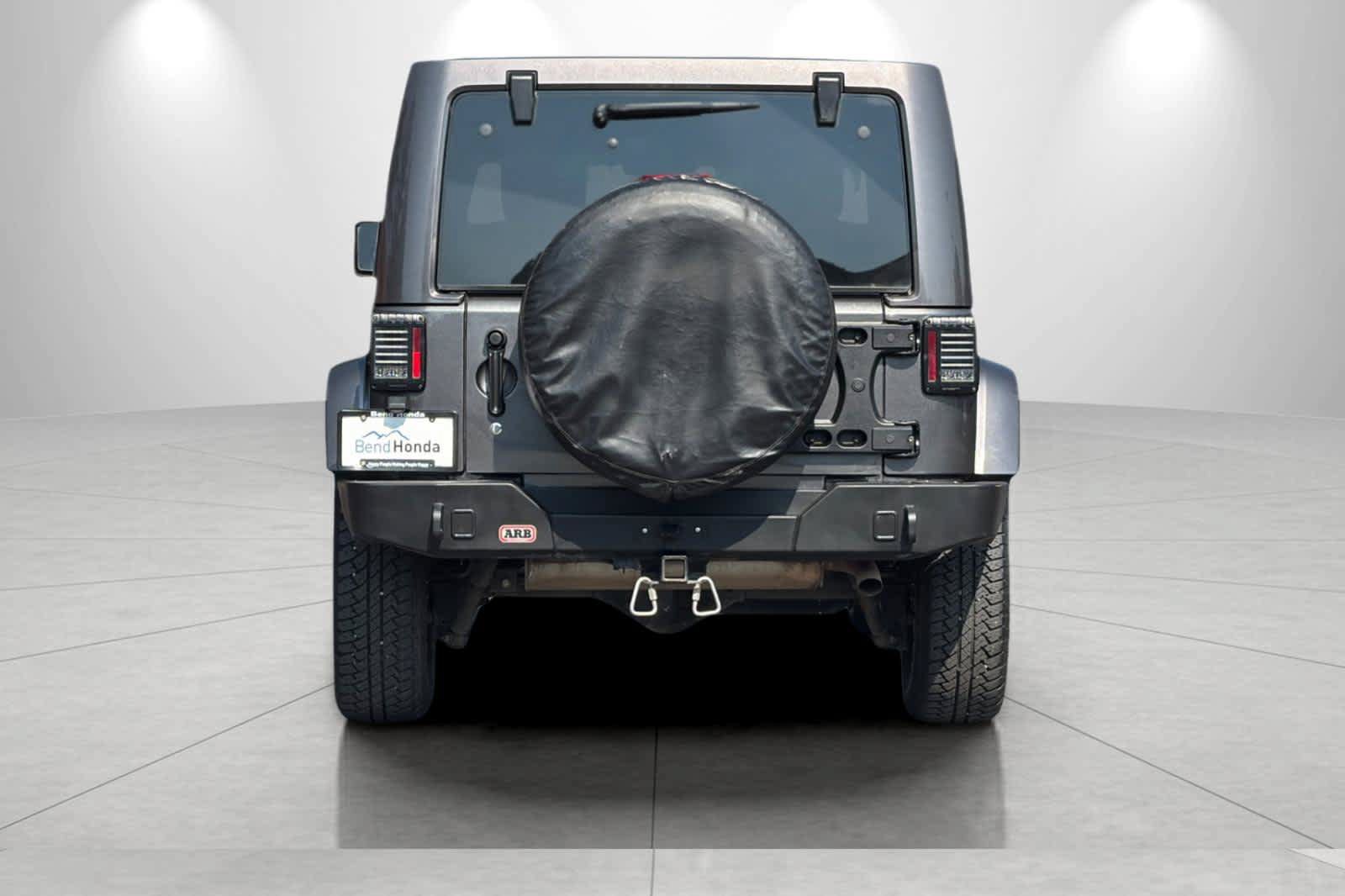 Used 2016 Jeep Wrangler Unlimited Sahara w/ Connectivity Group AWD/4WD image 7