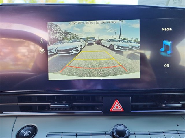 New 2025 Hyundai Elantra Limited image 21