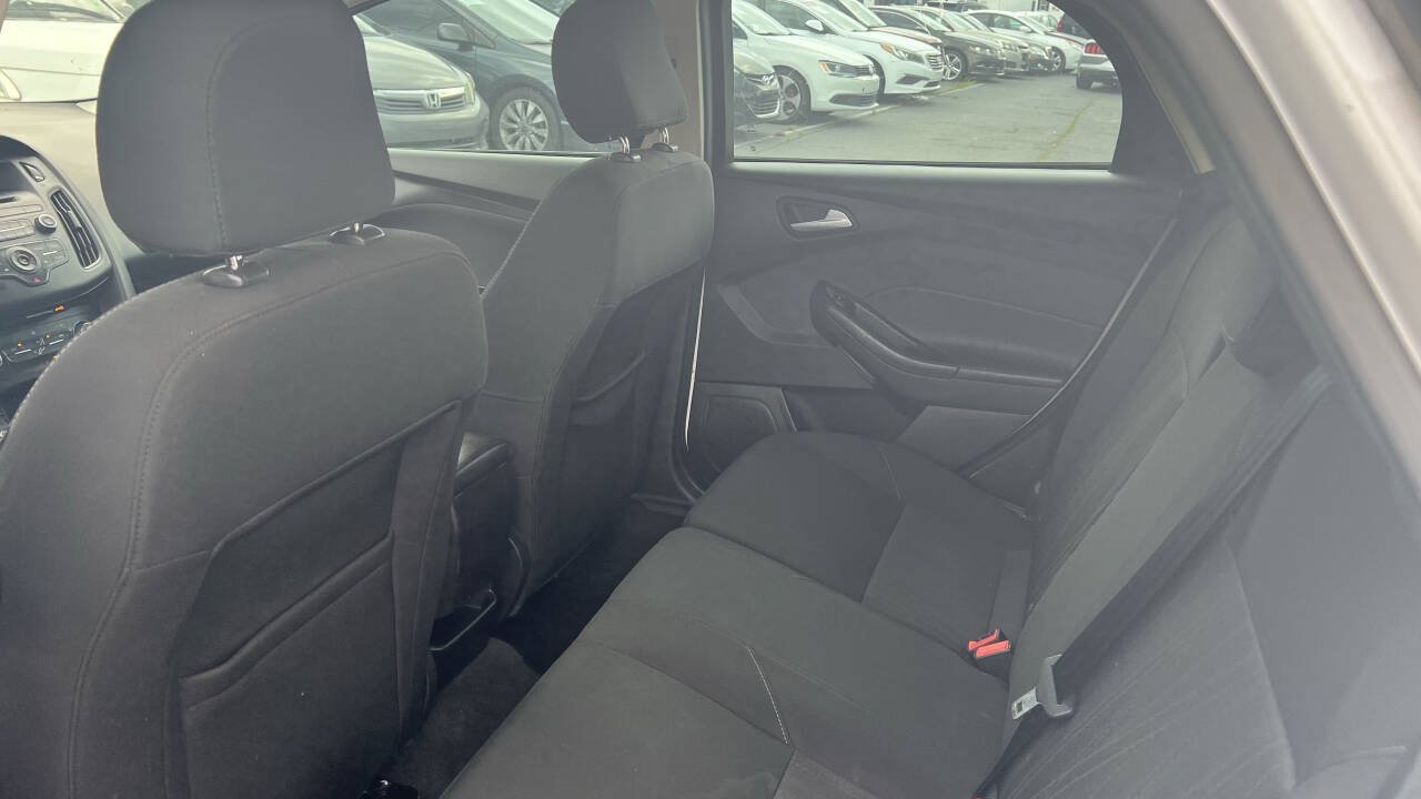 Used 2017 Ford Focus SE FWD image 14