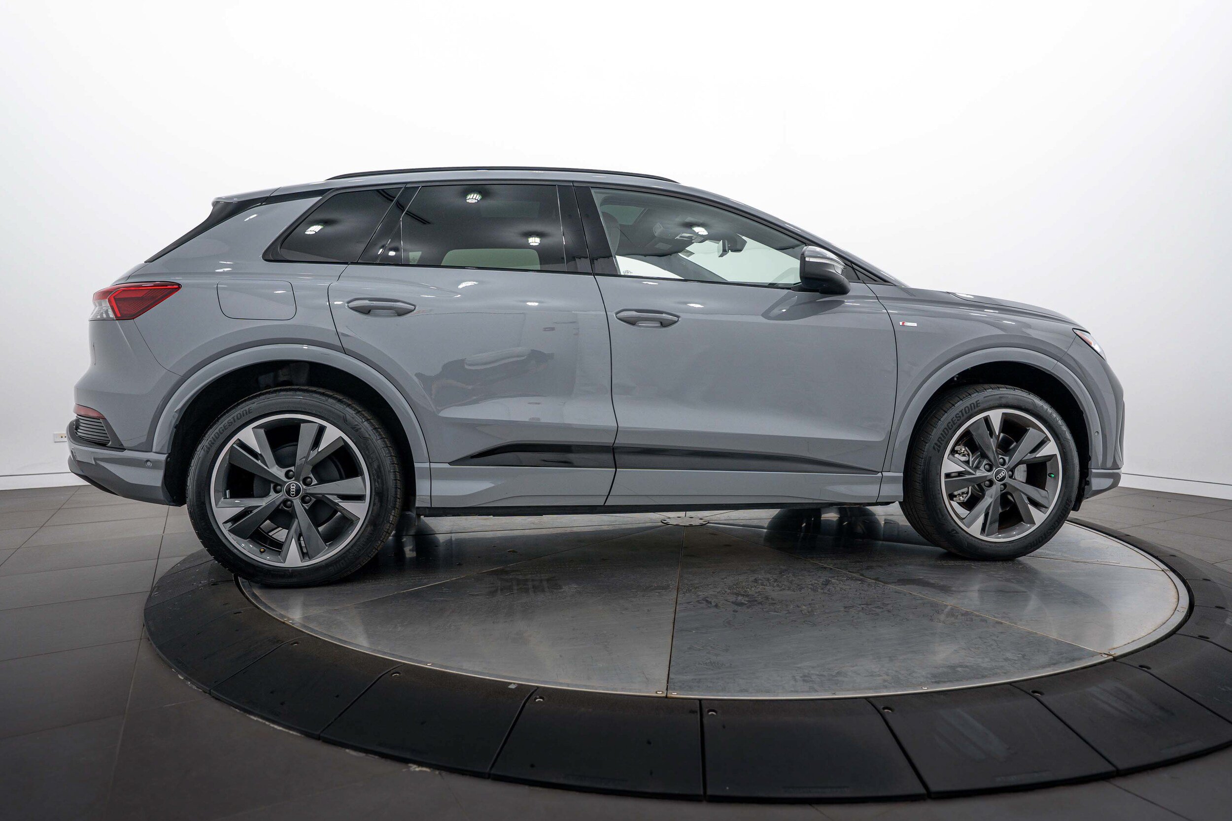 Certified 2023 Audi Q4 e-tron Premium Plus w/ Premium Plus AWD/4WD image 3