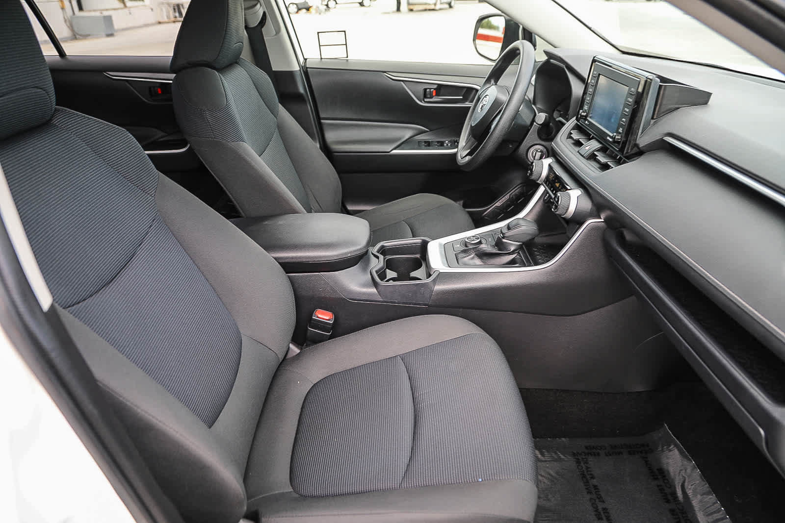 Used 2021 Toyota RAV4 LE AWD/4WD image 16