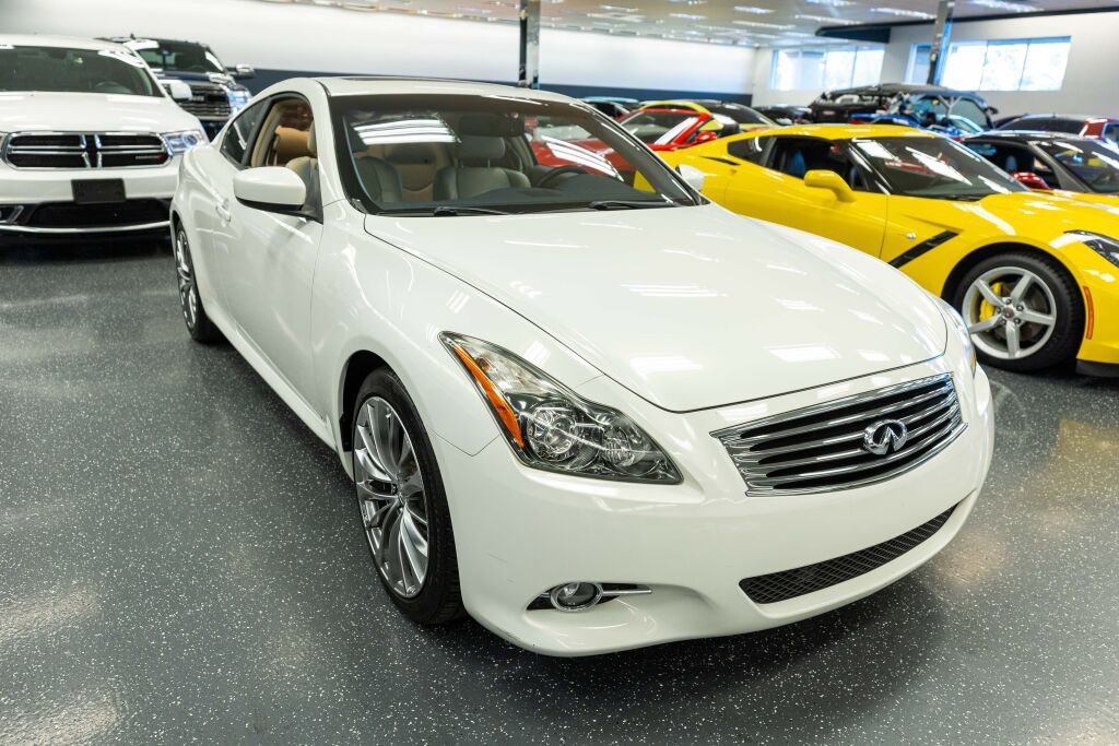 Used 2011 INFINITI G37 Journey w/ Premium Pkg image 3