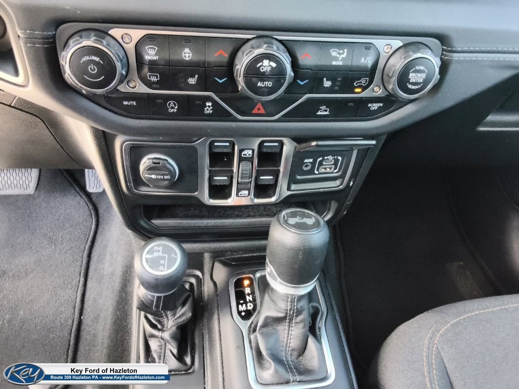 Used 2025 Jeep Wrangler Unlimited Sahara AWD/4WD image 31