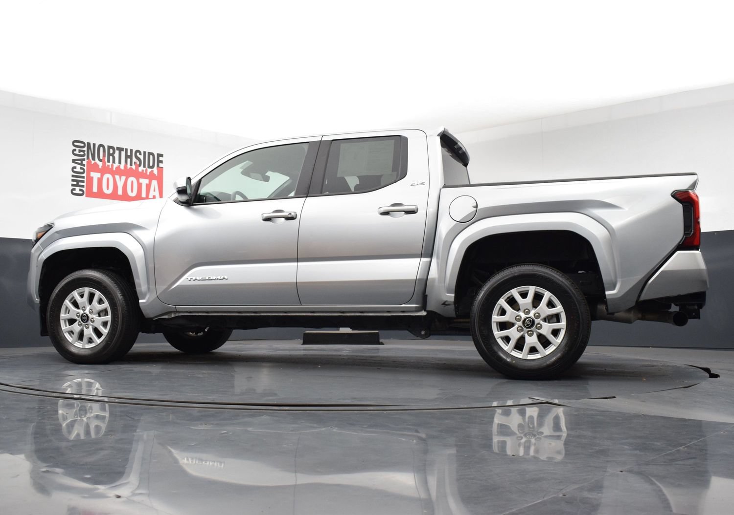 Used 2025 Toyota Tacoma SR5 AWD/4WD image 28