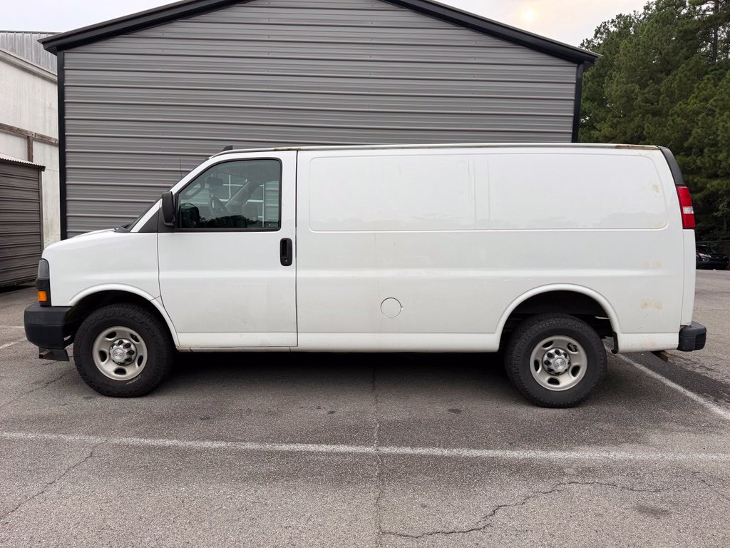 Used 2018 Chevrolet Express 2500 RWD image 4