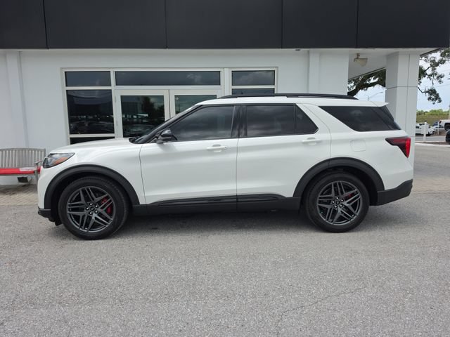 Used 2025 Ford Explorer ST AWD/4WD image 4