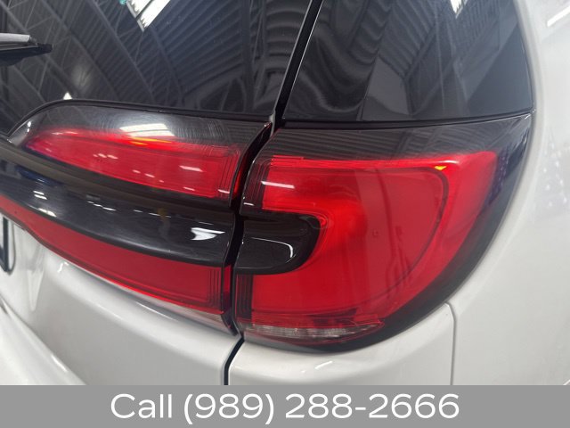 Used 2023 Chrysler Pacifica Touring-L FWD image 7