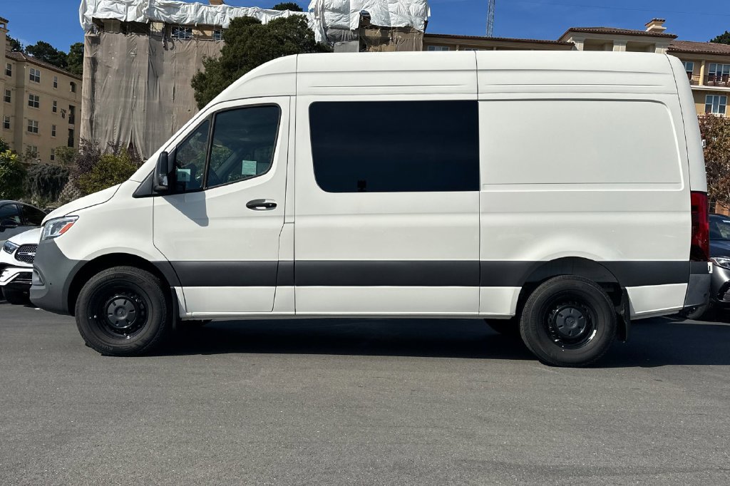 Used 2025 Mercedes-Benz Sprinter 2500 image 7