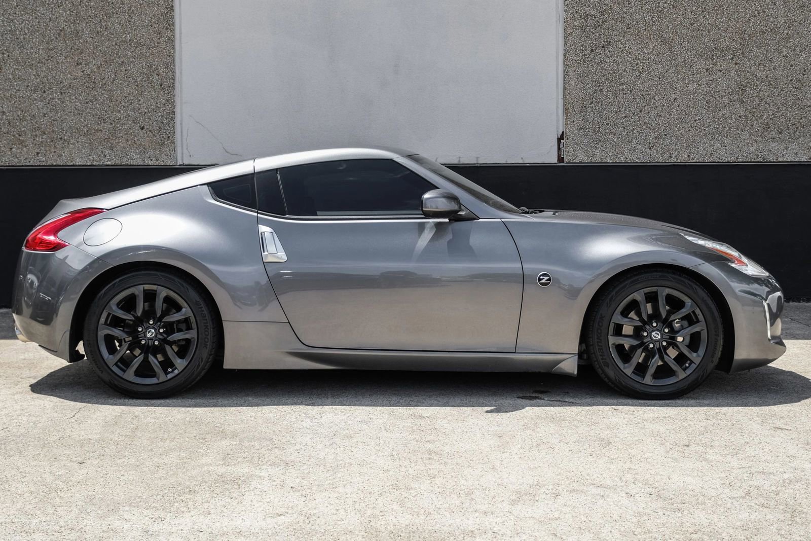 Used 2016 Nissan 370Z Coupe RWD image 6
