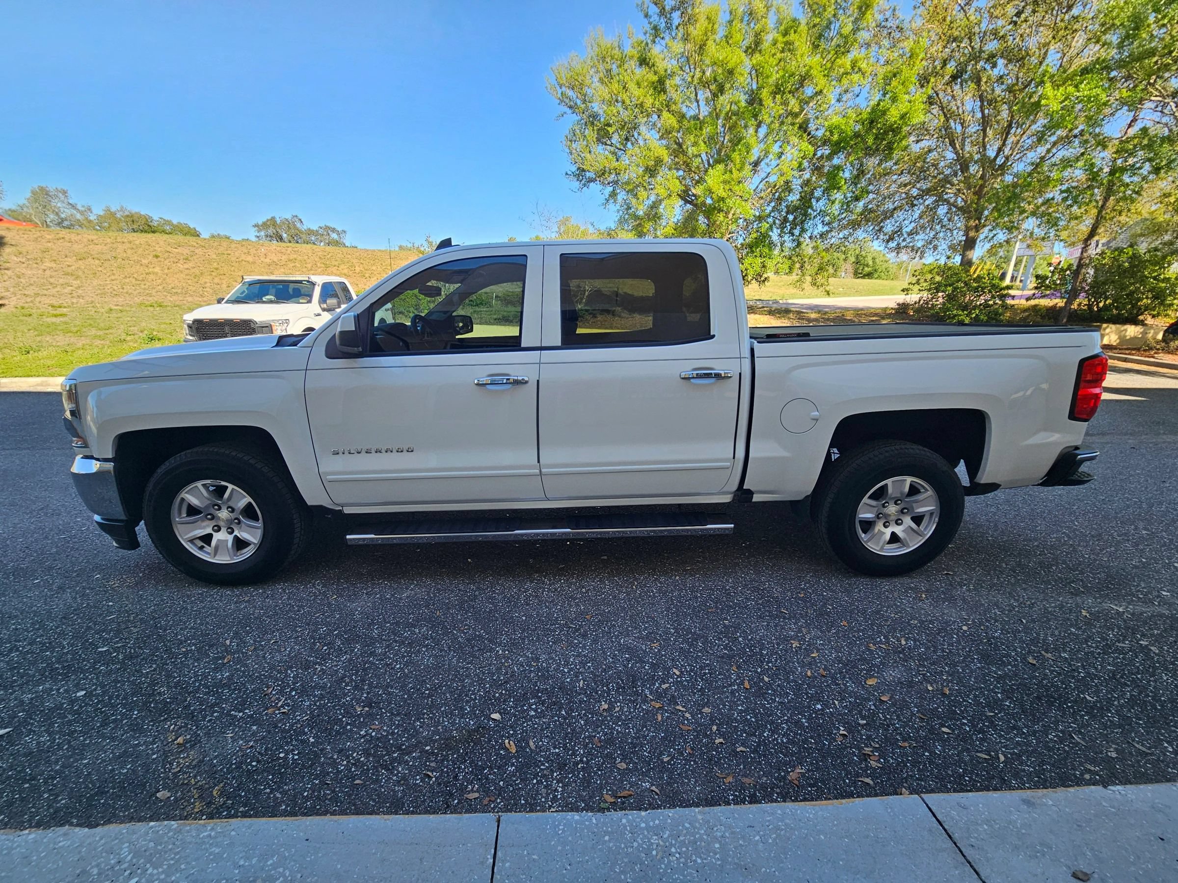 Used 2018 Chevrolet Silverado 1500 LT w/ LT Eassist Package RWD image 5