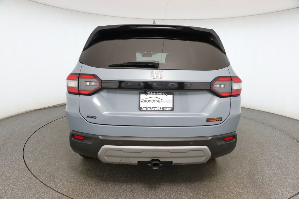 Used 2025 Honda Pilot TrailSport image 5
