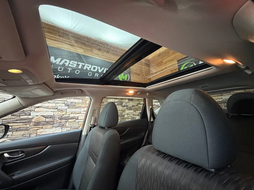 Used 2018 Nissan Rogue SV w/ Sun & Sound Touring Package image 21