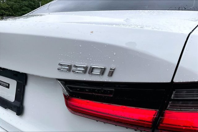 Used 2021 BMW 330i Sedan w/ M Sport Package RWD image 23