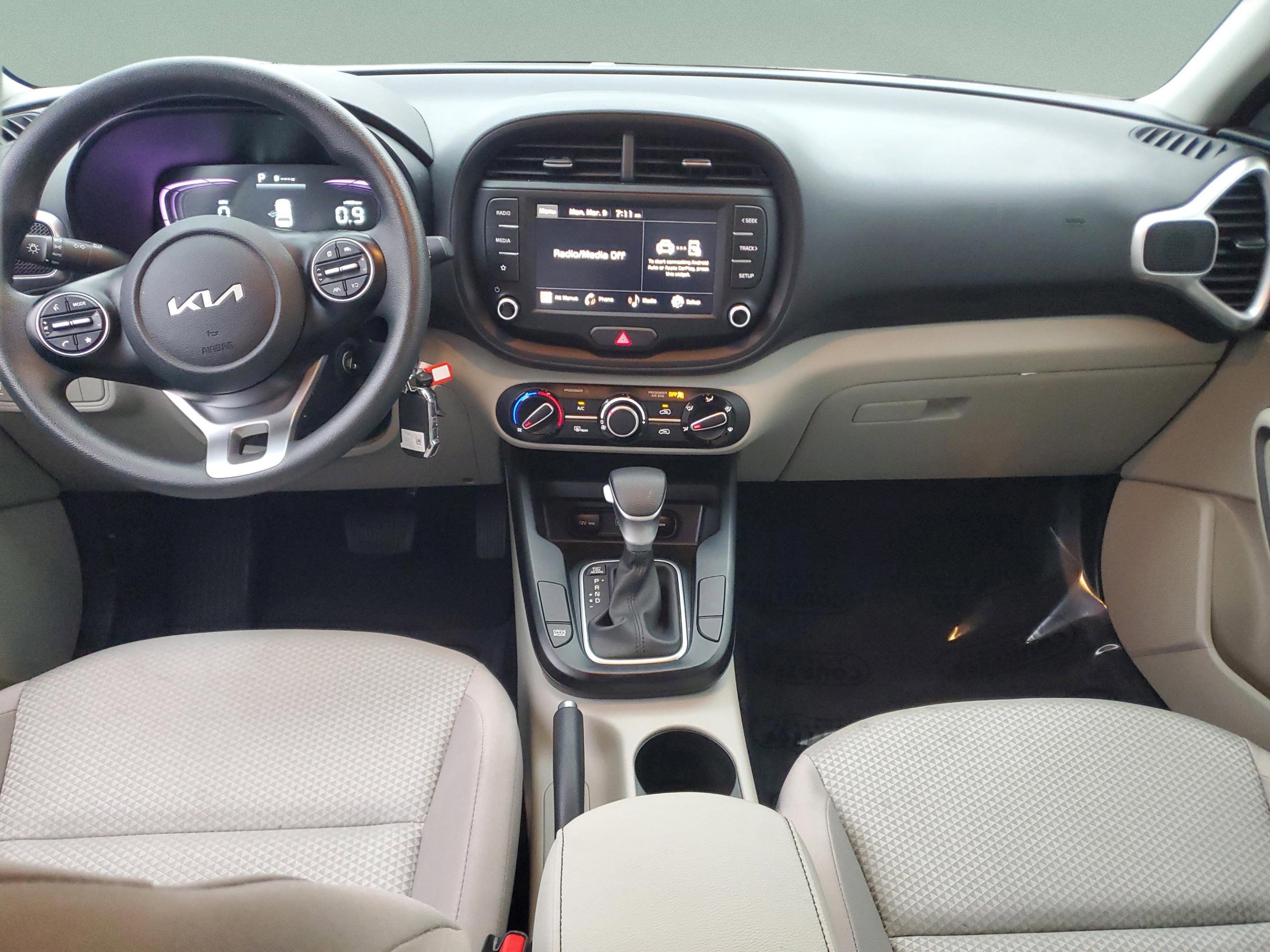 Certified 2025 Kia Soul LX image 11