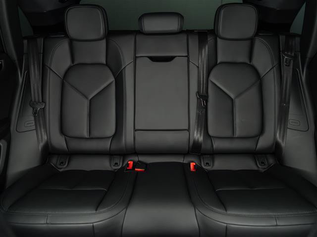 Certified 2026 Porsche Macan AWD/4WD image 28
