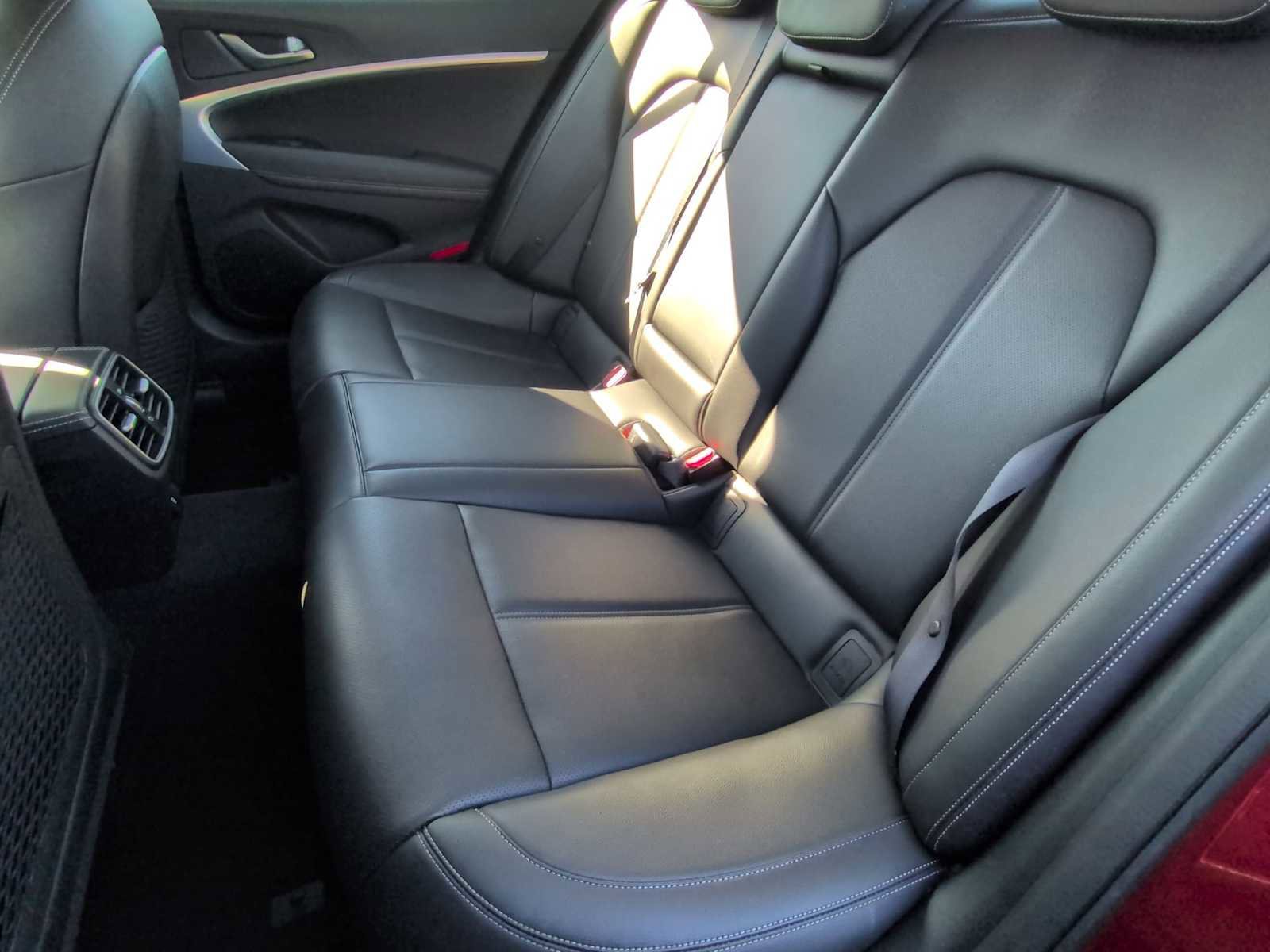 Used 2023 Genesis G70 2.0T image 20