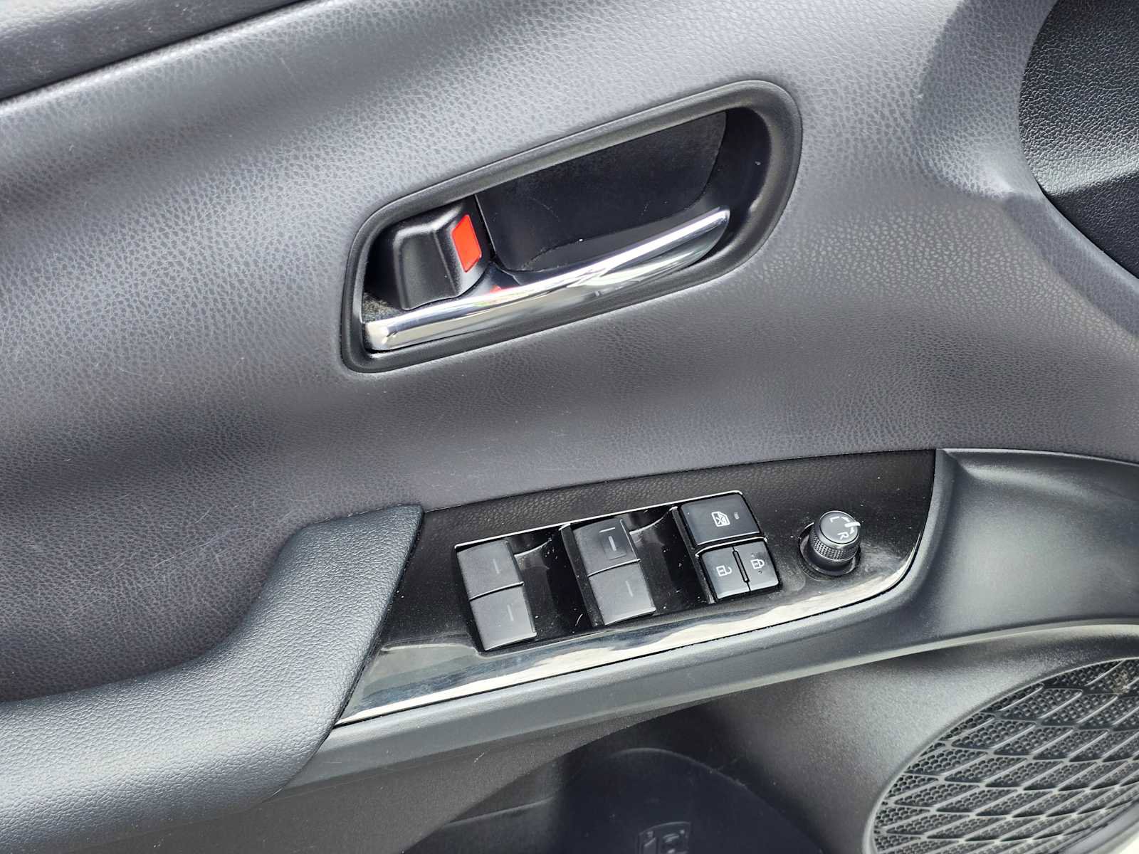 Used 2019 Toyota Prius Prime Premium FWD image 22