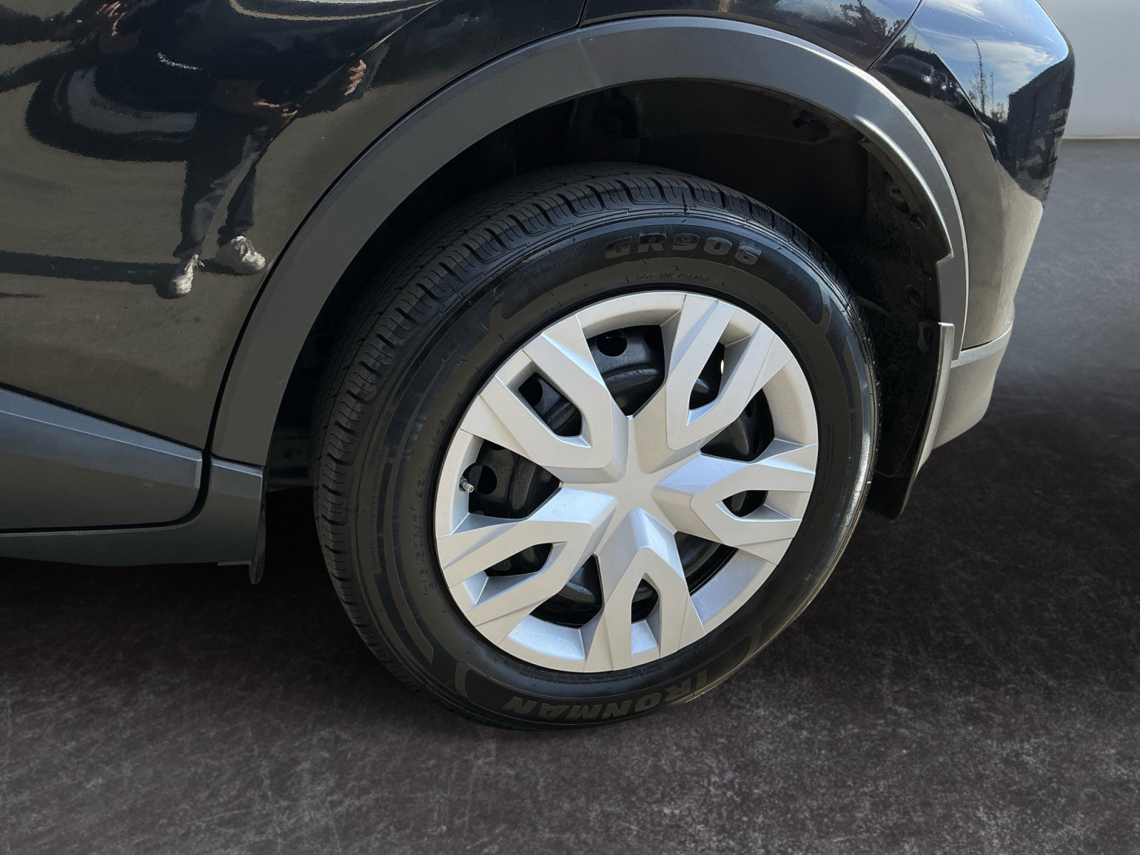 Used 2021 Toyota C-HR LE image 9