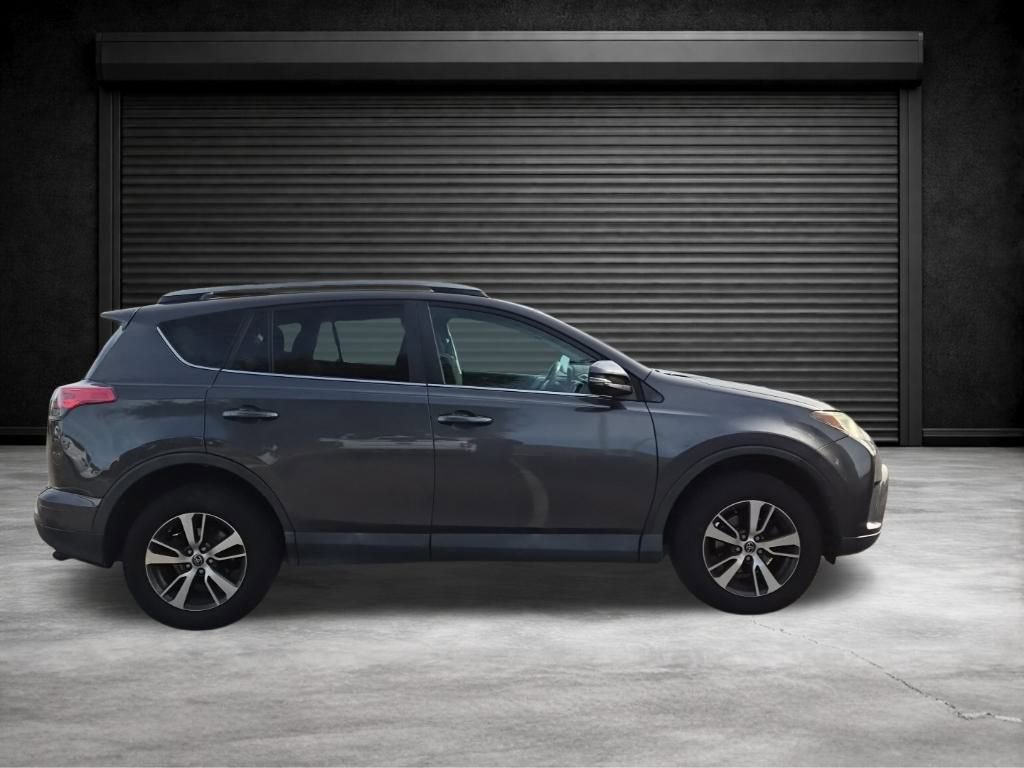 Used 2018 Toyota RAV4 XLE image 4