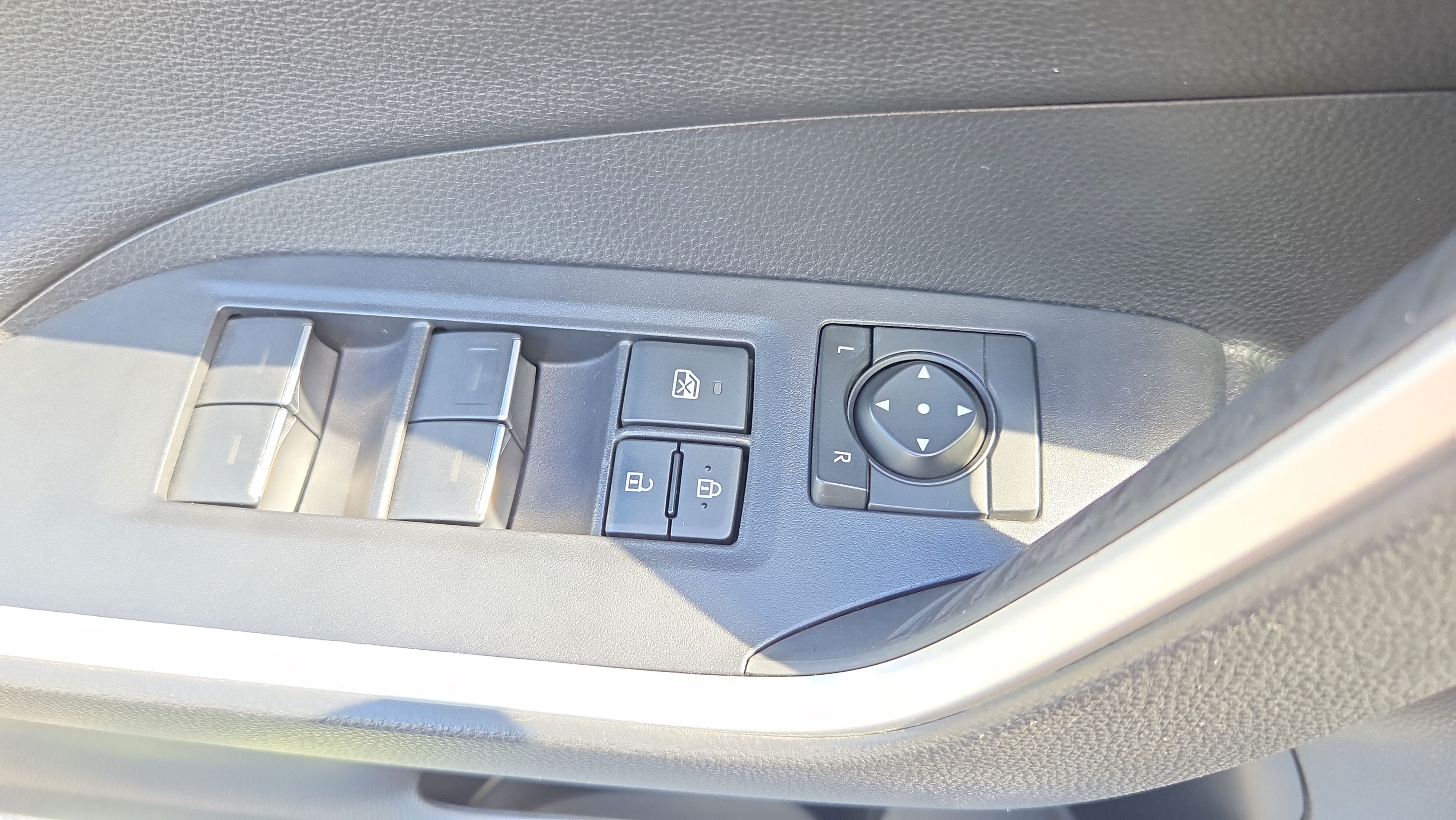 Used 2022 Toyota RAV4 XSE w/ Weather Package AWD/4WD image 34