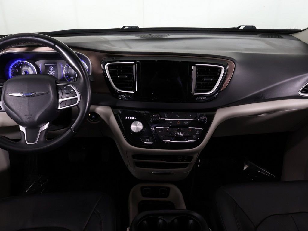 Used 2018 Chrysler Pacifica Touring-L FWD image 36