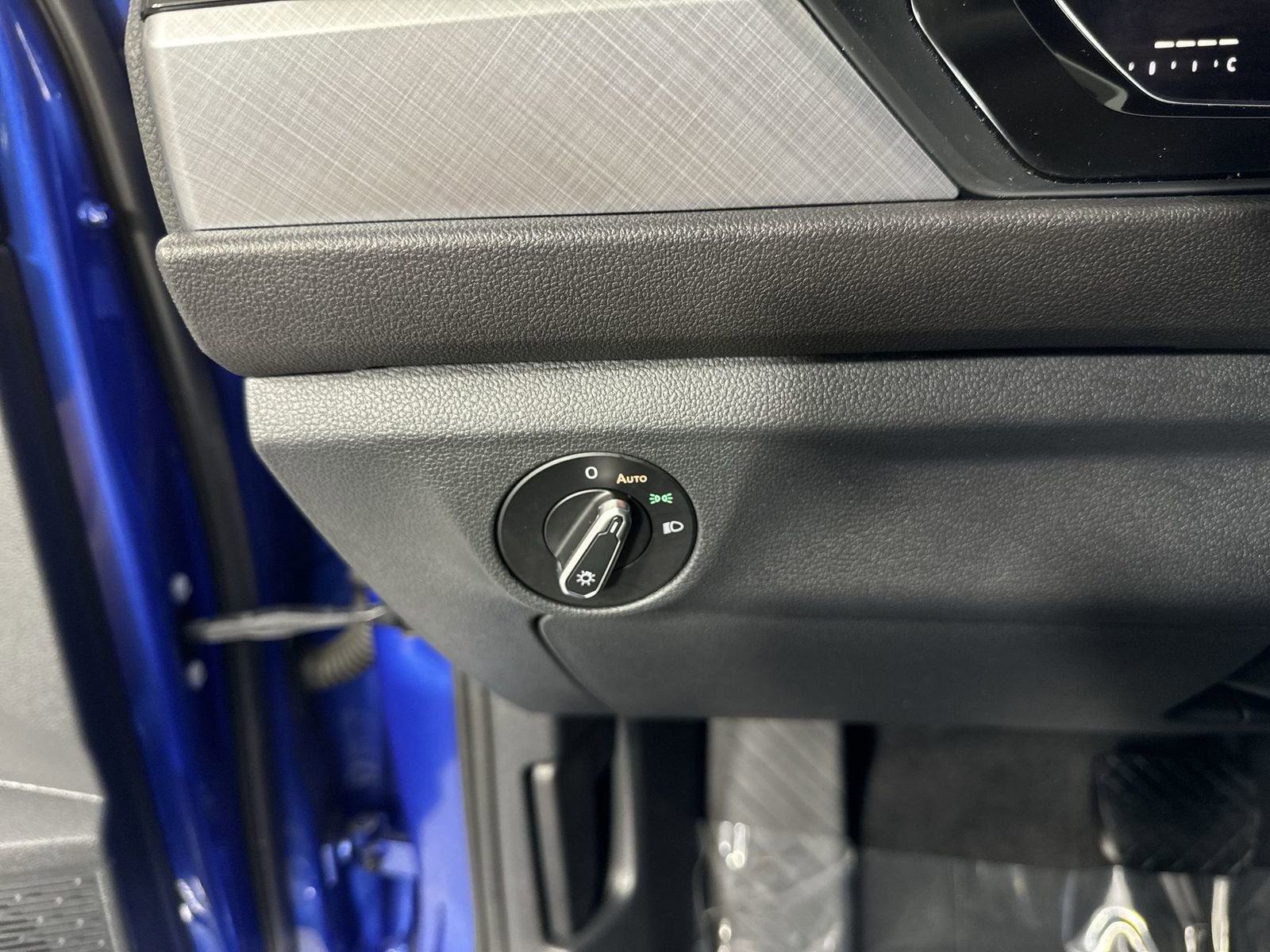 Used 2023 Volkswagen Jetta SE w/ Panoramic Sunroof Package image 14